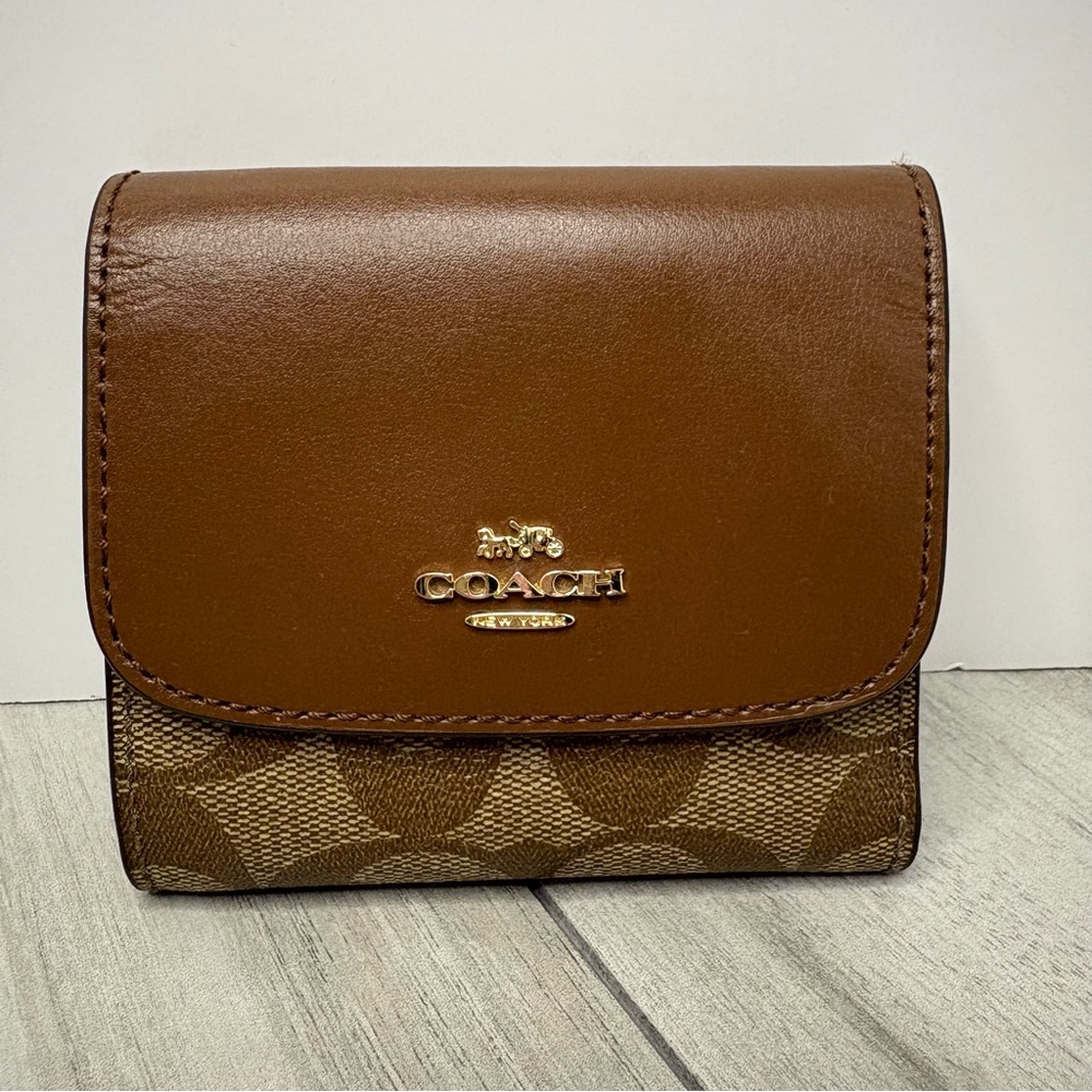 Coach Khaki Saddle Signature Small Envelope Tri-fold Wallet OS Brown Tan